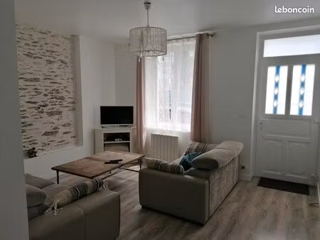 maison de ville meublée idéalement située à angers  libre à compter de septembre 2 026