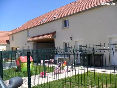t4 mitoyen avec terrasse et jardinet près de lassigny  roye et noyon
