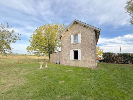 a louer maison pierre t2 avec jardin proche de saint vincent de paul / ambes