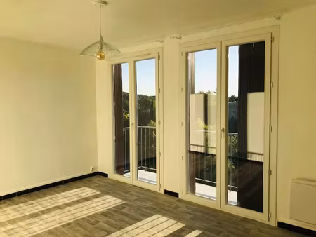 location appartement 3 pièces 53 m² à aix-en-provence (13090)  1 120 €
