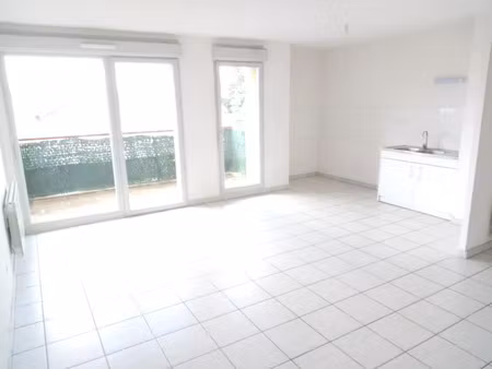 location appartement 3 pièces 66 m² à miribel (01700)  940 €