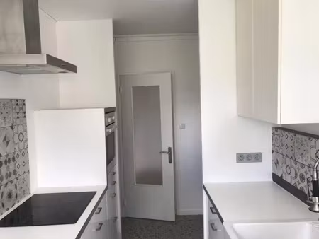 location appartement 4 pièces 70 m² à saint-genis-laval (69230)  880 €