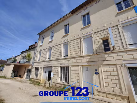 un bien atypique avec vue sur l'yonne et de multiples possib