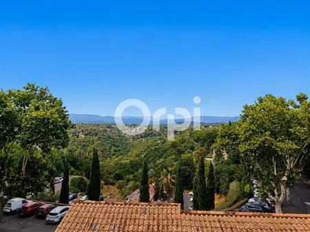 montauroux / investissement locatif - une place de parking / une cave - calme / vu dégagée