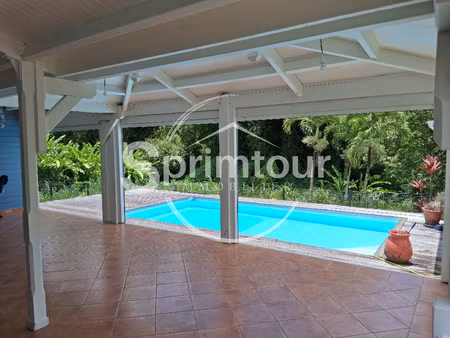 - baie-mahault secteur de plaisance -belle villa en bois t
