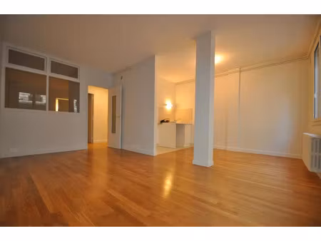 location appartement 2 pièces 45.2 m² à paris 18ème (75018)  924 €