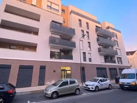 location meublée appartement 3 pièces 47 m² à cergy (95000)  1 100 €