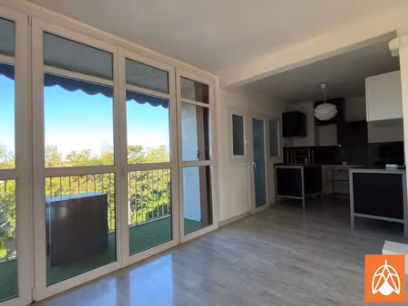 location appartement 3 pièces 81.23 m² à salon-de-provence (13300)  1 030 €