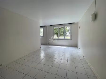 location appartement 4 pièces 59.23 m² à sevres (92310)  1 300 €