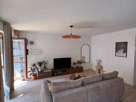location meublée appartement 2 pièces 47 m² à marseille 8ème (13008)  1 200 €