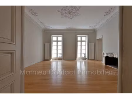 location appartement 7 pièces 185.85 m² à nimes (30000)  1 600 €