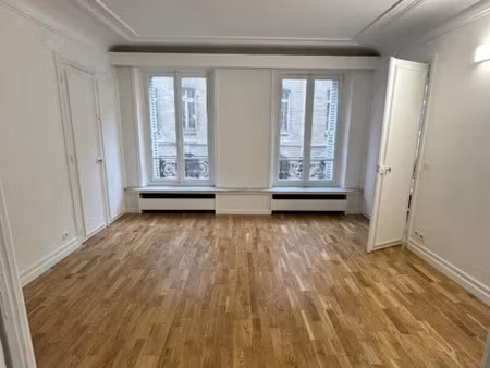 location appartement 3 pièces 65 m² à paris 8ème (75008)  1 990 €