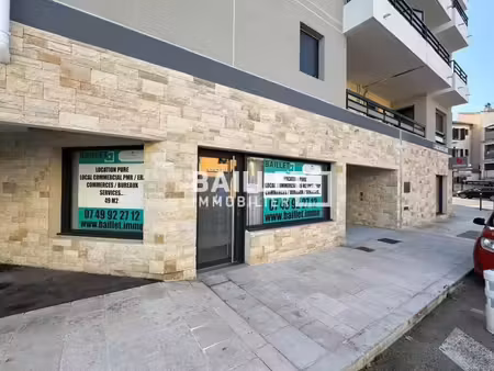location commerce saint laurent du var 06700 49m²