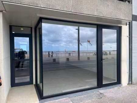 très bien situé  commerce de plain-pied sur la digue à kn...