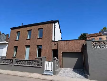 maison entièrement rénovée  2 ch  jardin  garage  peb b