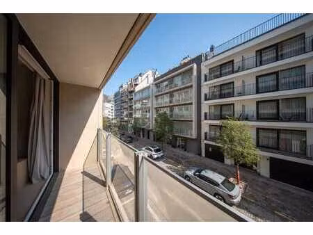 appartement unique et rénové avec goût  situé à proximité de