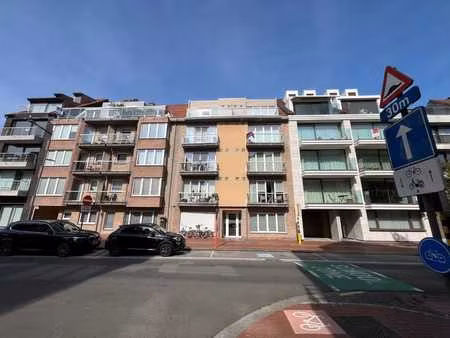un appartement extrêmement lumineux et spacieux  doté de ...