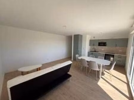 location appartement 3 pièces meublé à châteaugiron (35410) : à louer 3 pièces meublé / 65