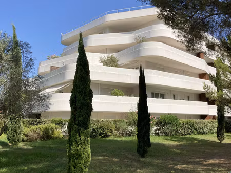 location coup de coeur t3 62m2 + terrasse 66m2 marseille 1300