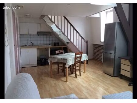 t2 en duplex meublé a proximité de la catho