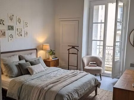 t3 de 65 m² avec vue château – renovation en cours (dispo octobre)