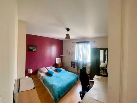 loue chambre dans maison