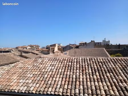 t2 nîmes – terrasse  box fermé & vue – proche hoche
