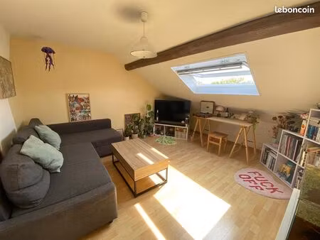 f2 rénové mansardé 40m² habitables 50 au sol - meublé ou non  au choix
