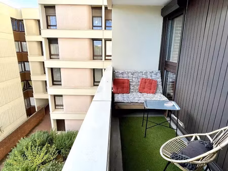 location meublée appartement 1 pièce 10 m² à elancourt (78990)  565 €