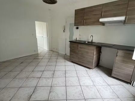? t2 meublé 25 m² – étampes saint-martin – 680 cc ?