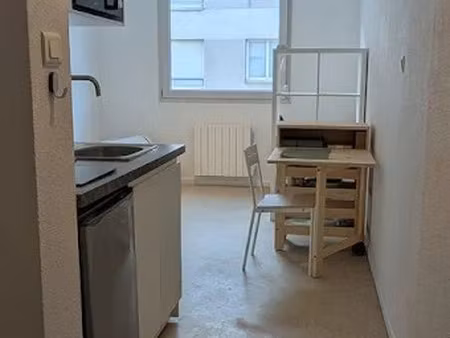location meublée appartement 1 pièce 18 m² à lyon 8ème (69008)  600 €