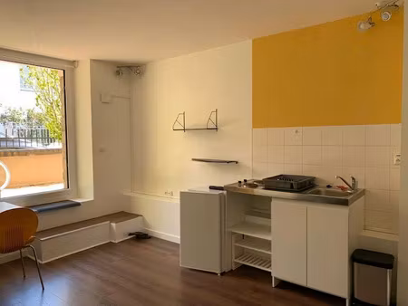 location meublée appartement 1 pièce 22 m² à nantes (44000)  570 €