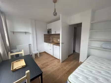 location meublée appartement 1 pièce 18 m² à tours (37000)  590 €