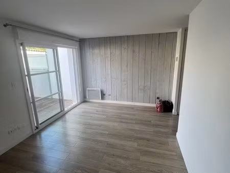 studio meublé entièrement rénové avec terrasse et jardin – la rochelle