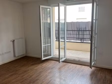 t3 lumineux balcon + parking