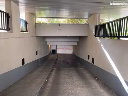 loue garage 14m² au 18 andré rivoire grenoble