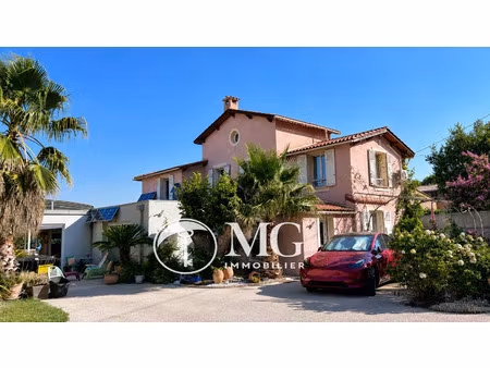 maison familiale  esprit tropical  vue sur les pénitents