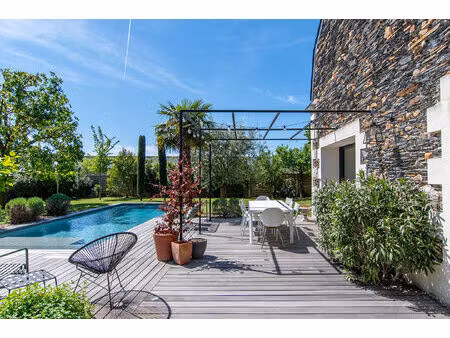 maison familiale authentique avec piscine