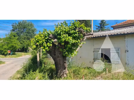 maison mitoyenne à rénover-58 m² -terrain de 316 m² -salernes