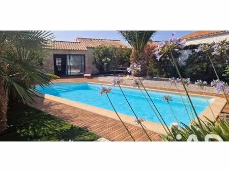 maison avec piscine et terrasse le fenouiller (85)