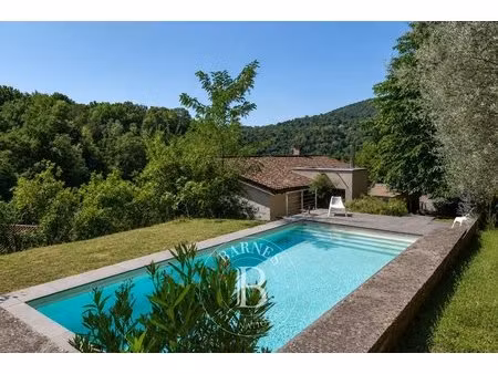 maison familiale d'environ 250m² - 6 chambres - piscine - dépendance - terrain de 1068 m²