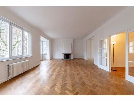 appartement à louer avec garage et terrasse   ixelles (vbe49989)
