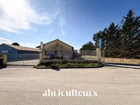 entrepôt & bâtiment commercial 695 m² env. • zi les ferrières • le muy
