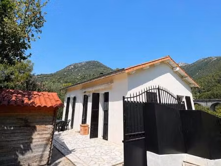 grave de peille  maison individuelle  terrain arboré  piscine  calme  nombreux stationneme