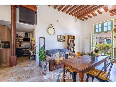 appartement de caractère avec jardin  au coeur d'un village préservé
