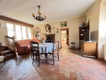 maison ancienne 4 chambres avec deux grandes dépendances