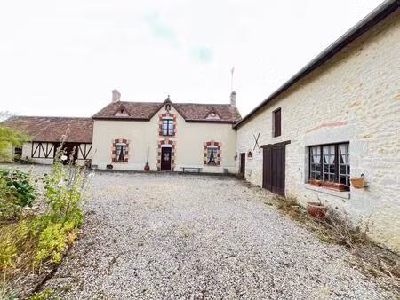 maison ancienne 4 chambres avec deux grandes dépendances