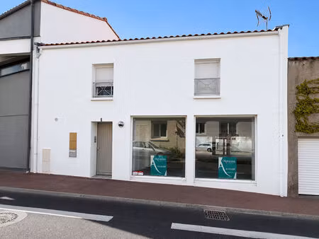 location local commercial  77.00m²  saint