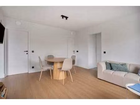 magnifique appartement totalement renove avec 2 chambres a