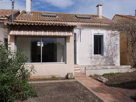 location meublée maison 3 pièces 78 m² à arles (13200)  1 090 €